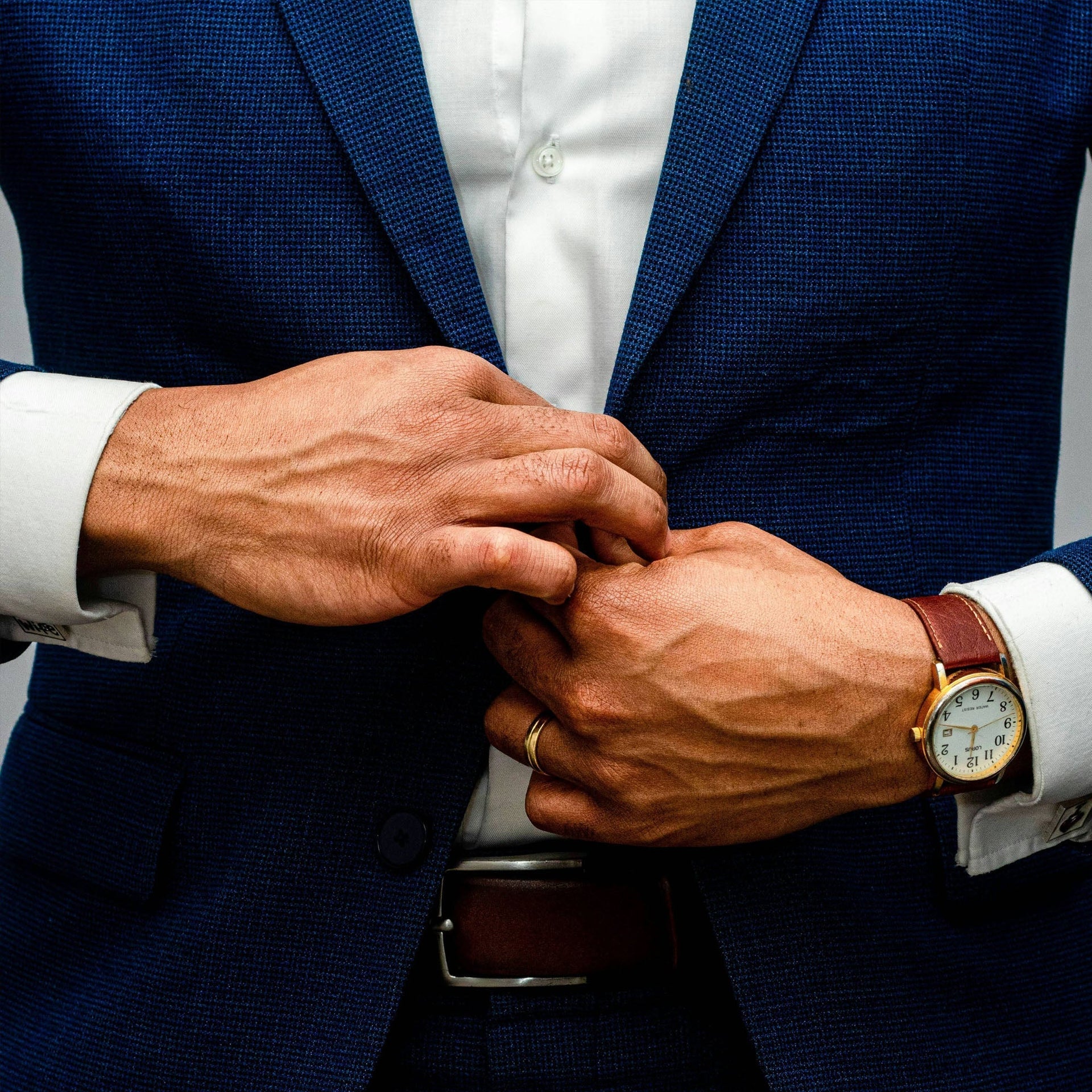 What Tie to Wear With a Navy Suit for a Wedding